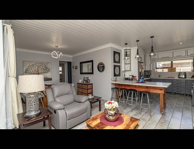 3 BEDROOM HOUSE FOR SALE IN DANA BAY